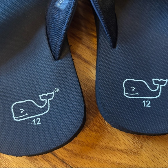 Vineyard Vines Kids Whale Flip Flops - Blue and Black- Size 12 - Picture 4 of 5